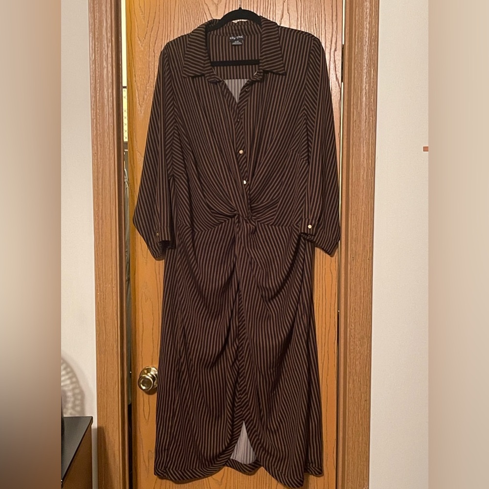 CITY CHIC
Twisted Stripe Dress - black & copper